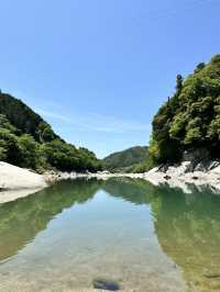 【岐阜】エメラルドグリーンの水面、山々、空の青さが素晴らしい