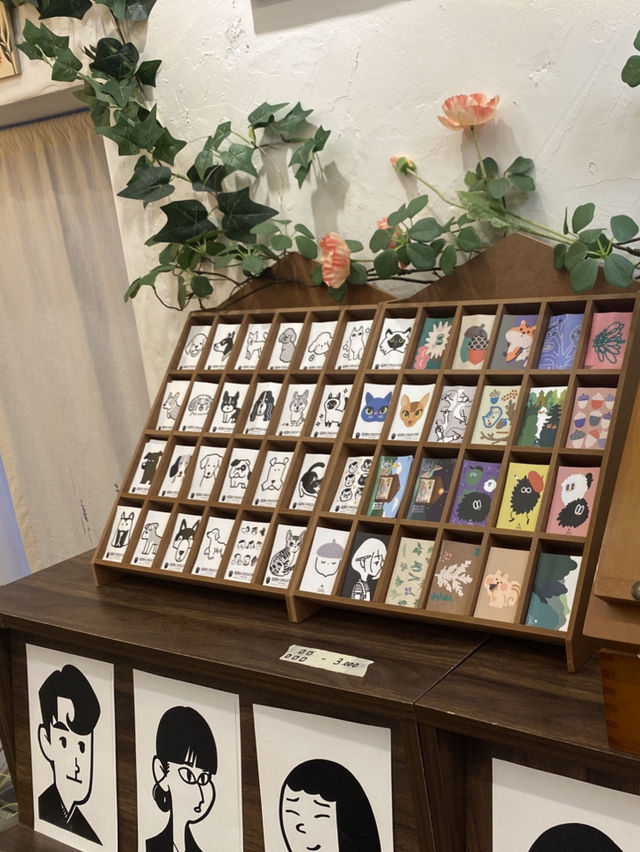 ソウル　マンウォン(望遠)市場近くの似顔絵屋さん　どんぐり似顔絵　도토리캐리커처 망원점