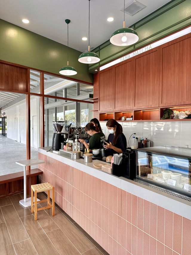 คาเฟ่ชาเขียวพรีเมียมที่ Little Wall รัตนาธิเบศร์