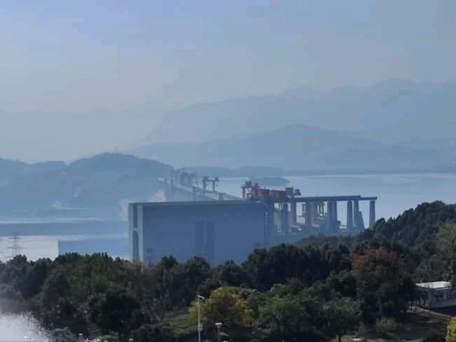 兩壩一峽遊船在葛洲壩體會一下水漲船高的感覺