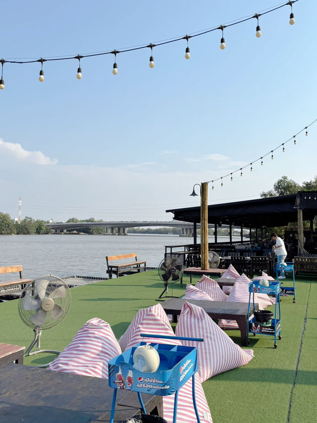 มีน้ำมีปลา ร้านอาหารริมน้ำบางปะกง ที่แปดริ้ว
