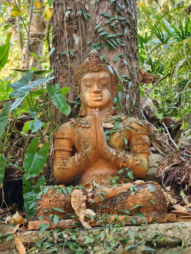 “วัดผาลาด”  เสน่ห์แห่งธรรมชาติและศรัทธาบนดอยสุเทพ