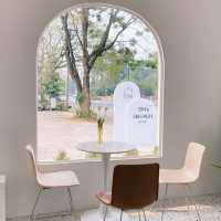 Every Moment Cafe & Bistro : คาเฟ่ริมแม่น้ำโขง