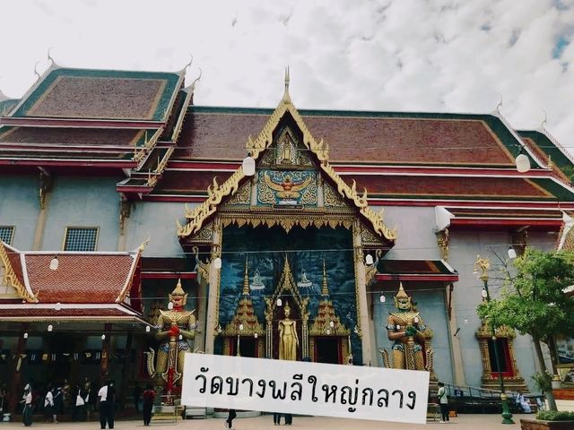 วัดบางพลีใหญ่กลาง พระนอนองค์ใหญ่มาก