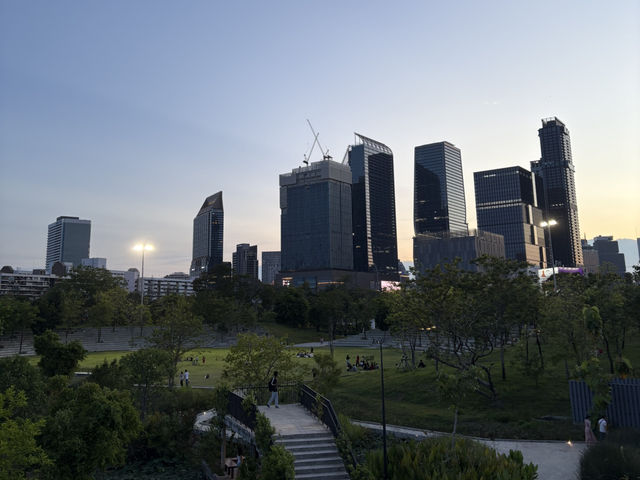 Benchakitti Park: Run, Chill, Unwind