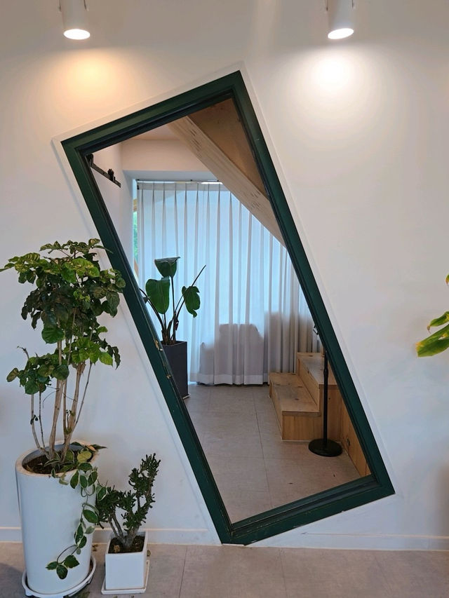 🌲기울어진 이색카페 아늑한 분위기 카페 아매네