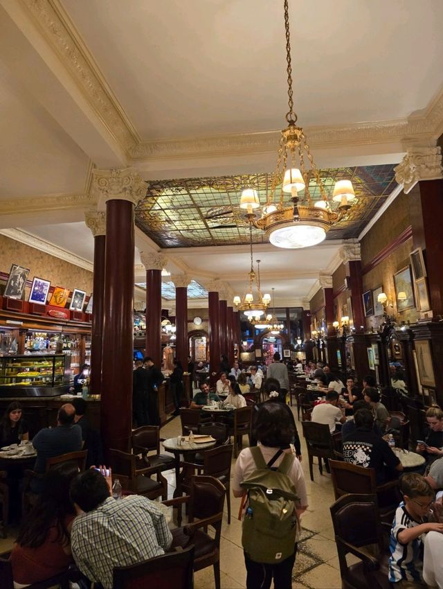 부에노스아이레스의 전통있는 감성카페 Café Tortoni