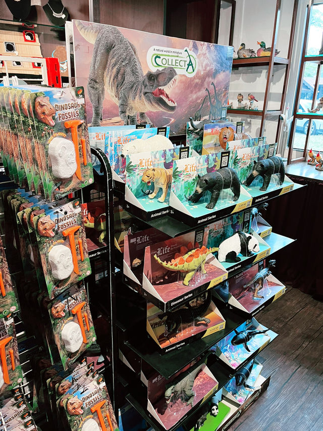 Peacock Gift Shop: Charming Souvenir Stop After Visiting KL Bird Park
