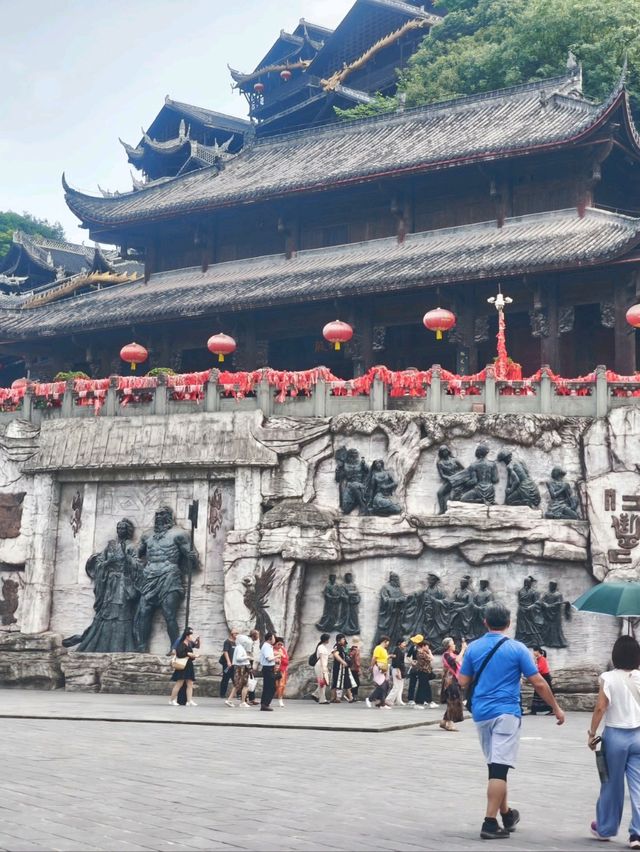 走进蚩尤九黎城：苗疆古韵里的神话重现