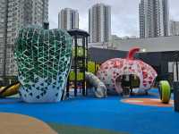 新都會廣場歷奇公園，可愛植物造型的滑梯