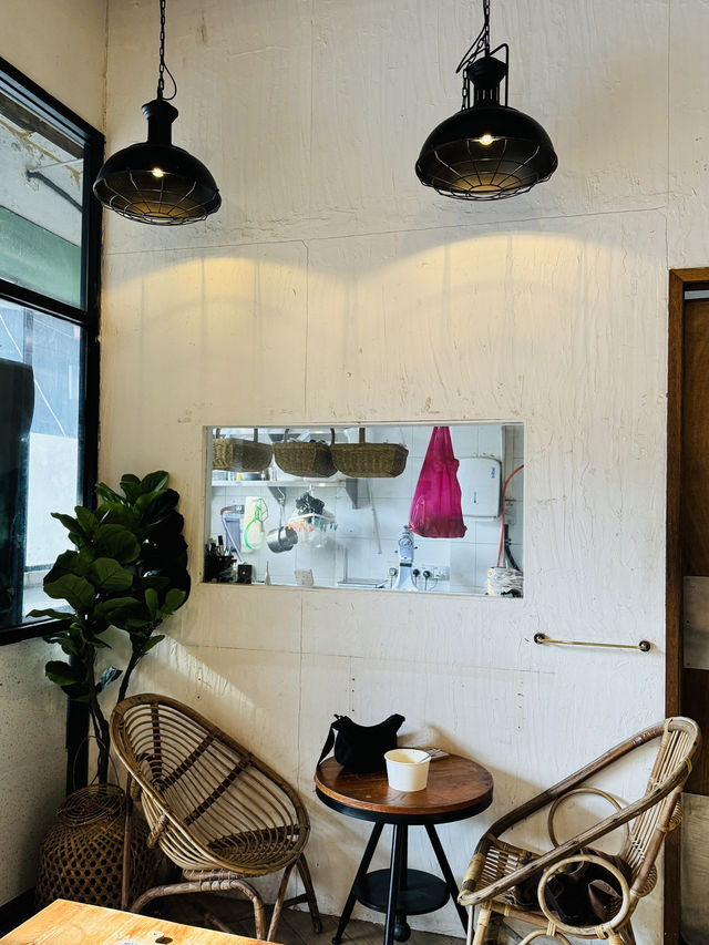 Hidden Gem Café Near Gaya Street 