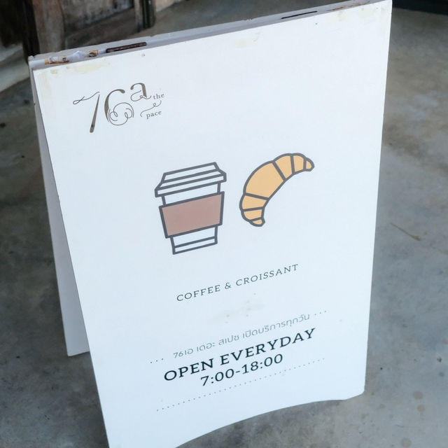 “76A The Space – คาเฟ่โคโลเนียลลอฟต์ที่พาใจย้อนยุค