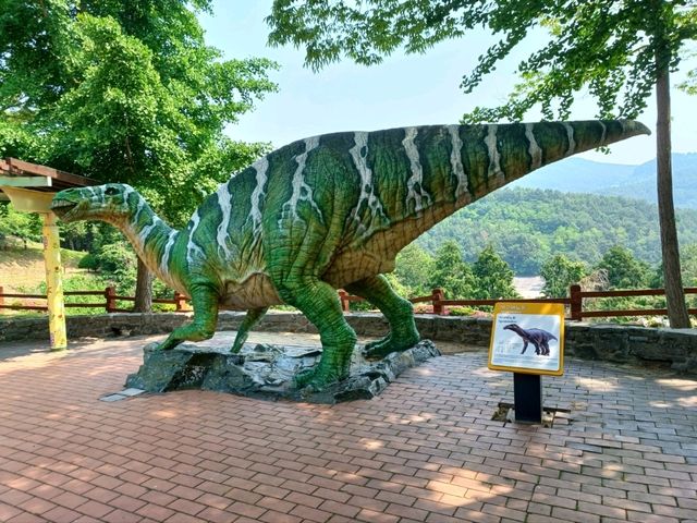 공룡 앞 포토존에서 인생샷 찰칵📸🦕