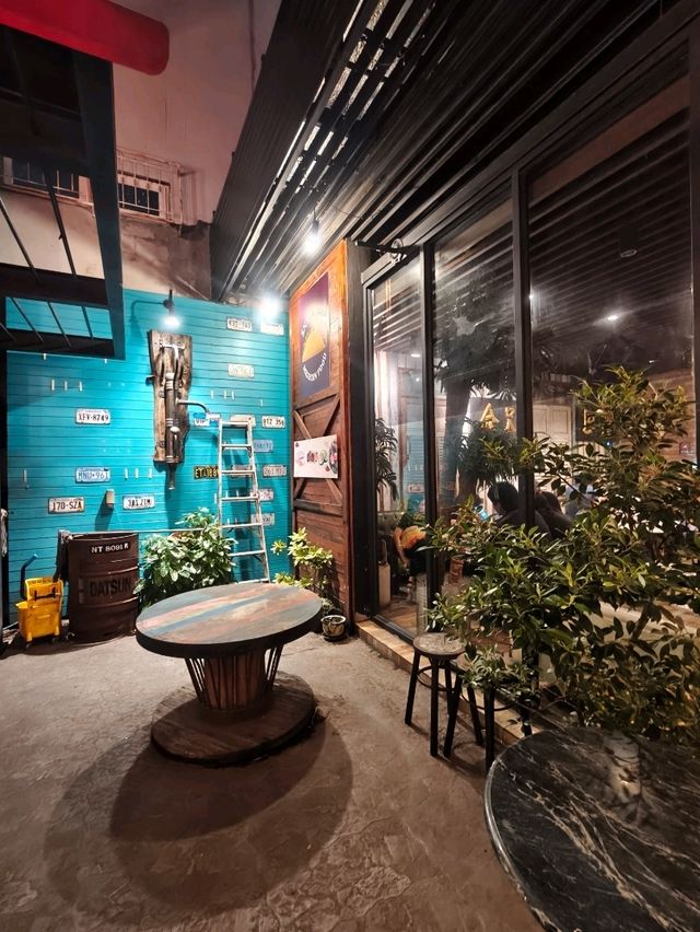 ปังลุงเฉื่อย​ Garage Cafe-โชคชัย​4