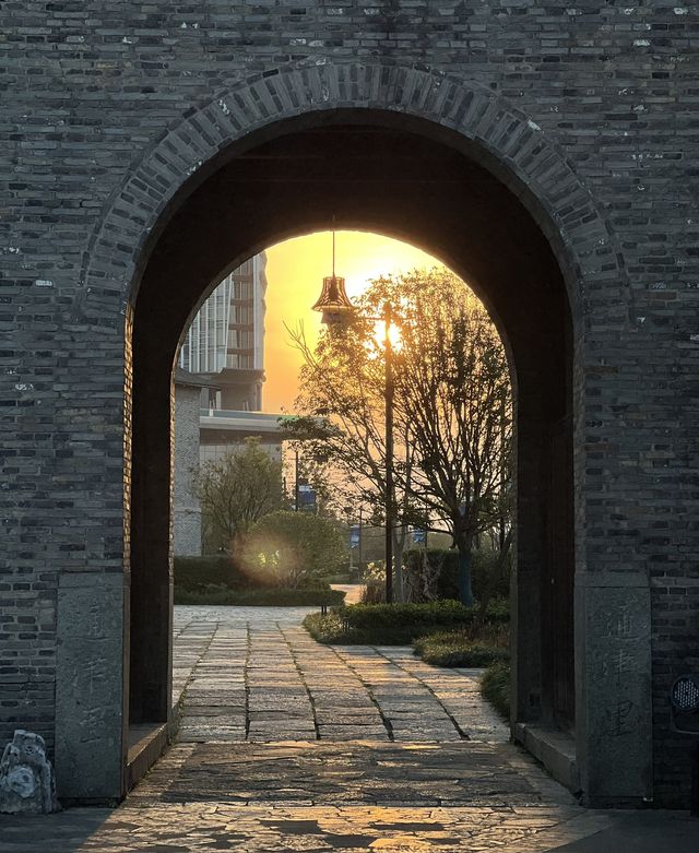 The beauty of a sunset in Wuzhen