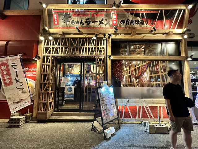 🍢「國際通深夜狂歡！沖繩屋台街：一條街辣翻你的味覺神經」