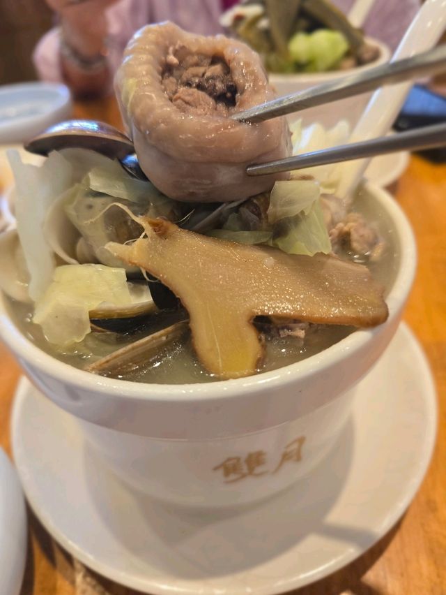 台北網紅燉雞湯台菜店