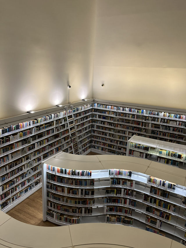 library Orchard Singapore 📚