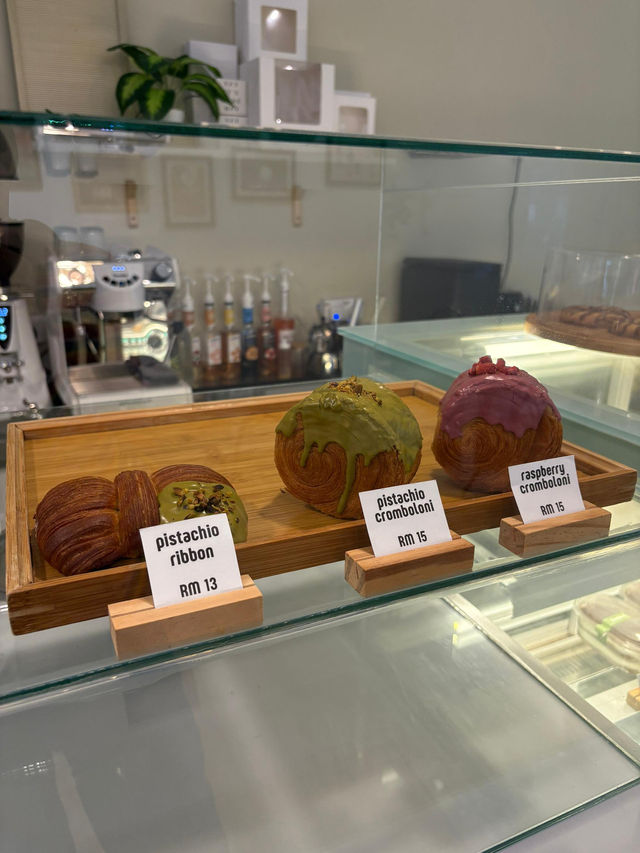 Stylish Cakes, Seriously Good Taste!