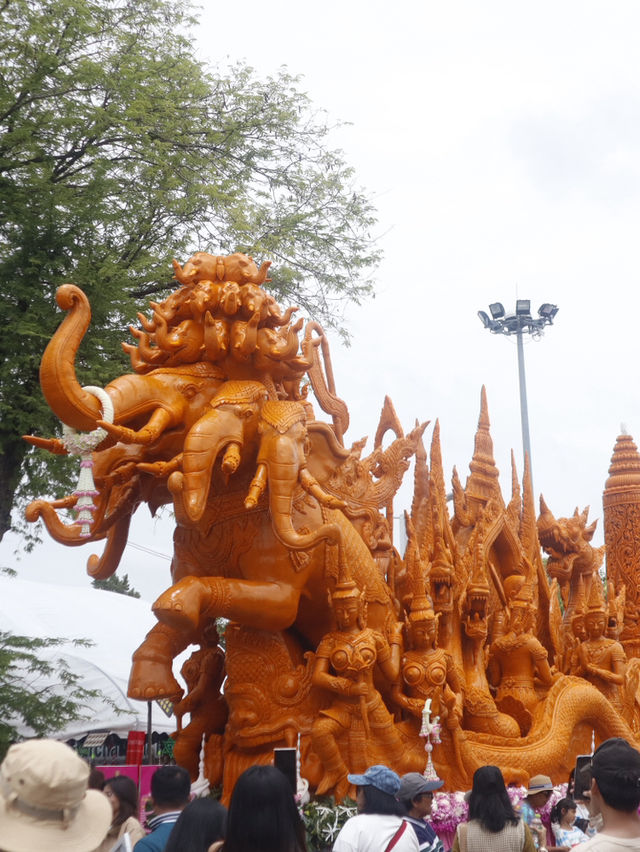 แห่เทียนเข้าพรรษา | อุบลราชธานี
