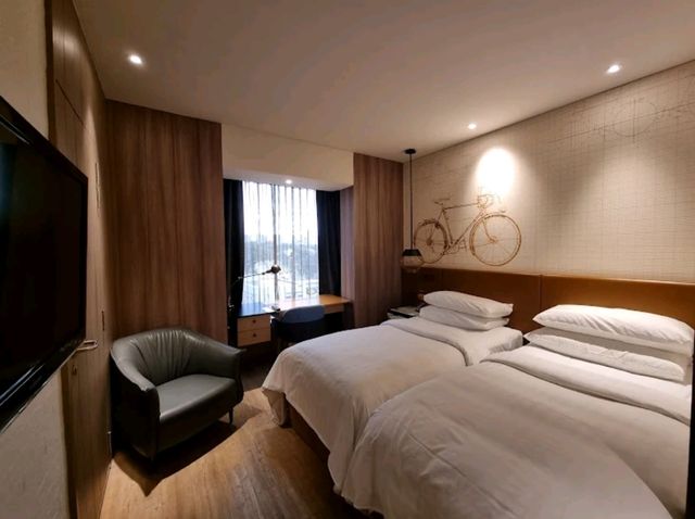 “Urban Comfort with a Chic Touch”