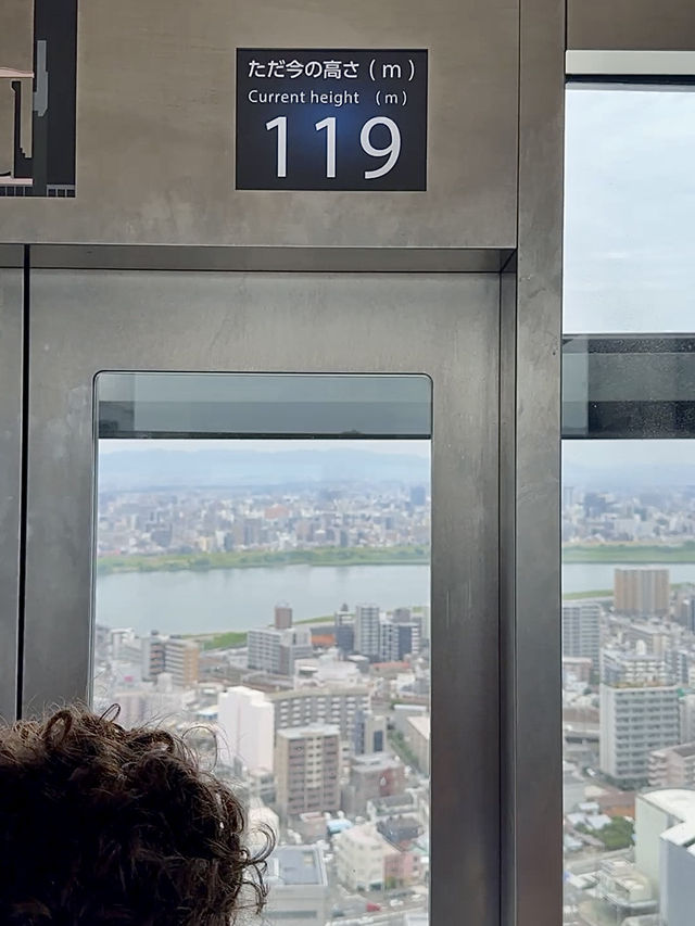 จุดชมวิวกลางเมืองโอซาก้า Umeda Sky Building