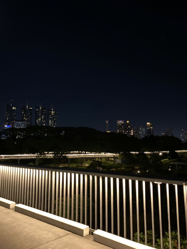 เที่ยวสวนเบญจกิติยามเย็น