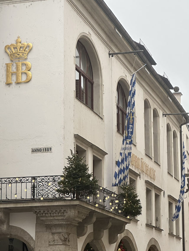 Hofbrauhaus: Where Dukes, Dictators & Drunks Clink Steins