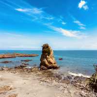 Akiya Beach: Tokyo’s Best-Kept Secret for Solo Ocean Escapes**"** 🌊🏖️