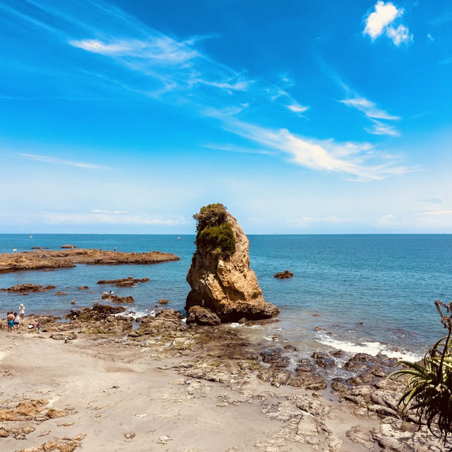 Akiya Beach: Tokyo’s Best-Kept Secret for Solo Ocean Escapes**"** 🌊🏖️