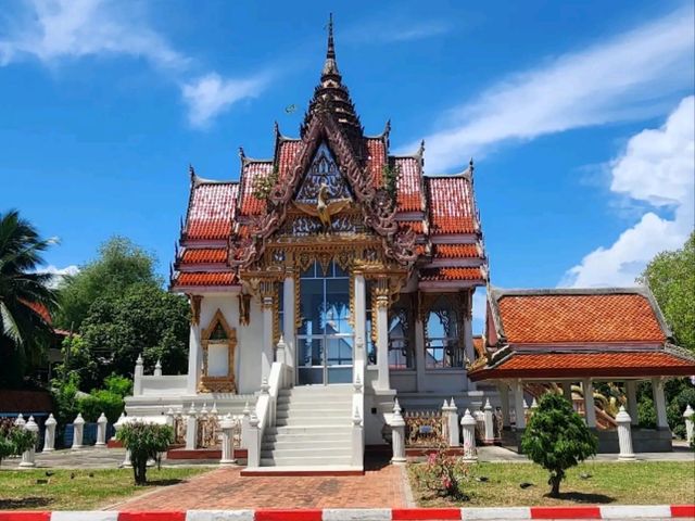 Visit the Majestic Reclining Buddha at Wat Hat Yai Nai