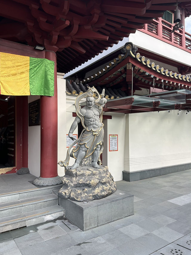 🛕 Buddha Tooth Relic Temple – สงบใจกลางไชน่าทาวน์
