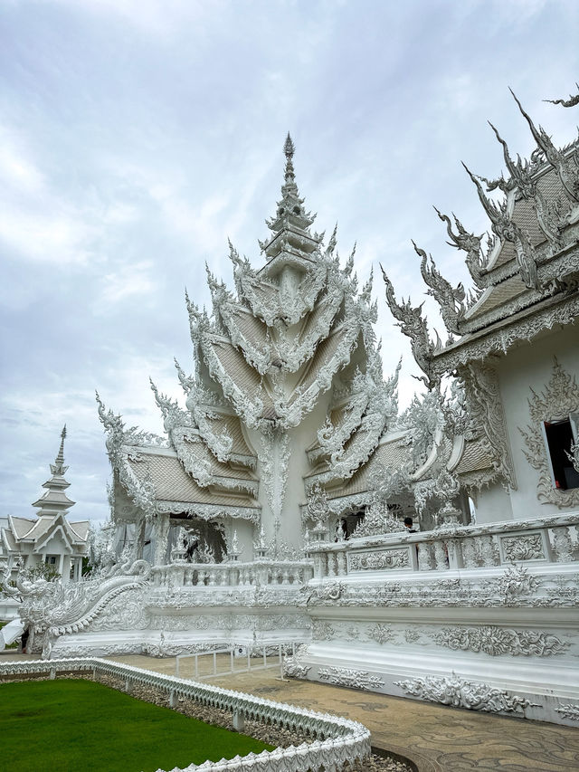 The Taj Mahal of Thailand Wat Rong Khun temple 