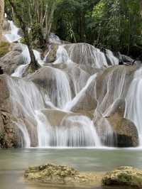 น้ำตกลับที่เขาว่ากัน มันสวยจับใจ น้ำตกผาตาก
