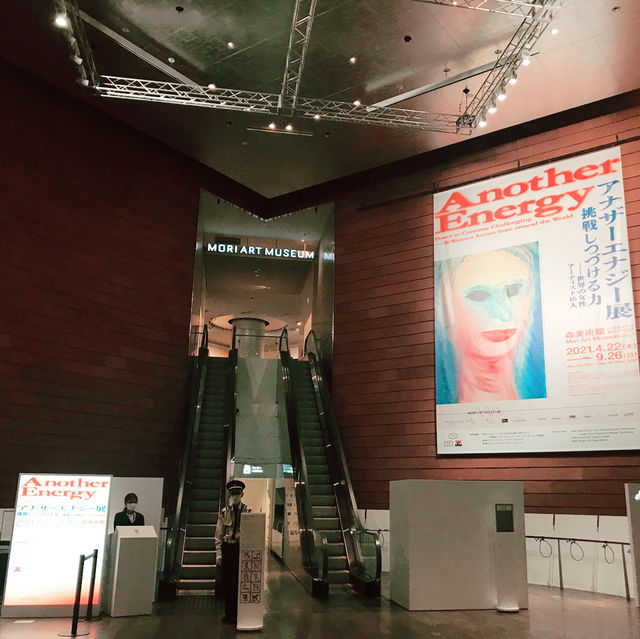 「芸術と美食が織りなす夜—Another Energy展とロブションで味わう六本木の特別な時間」
