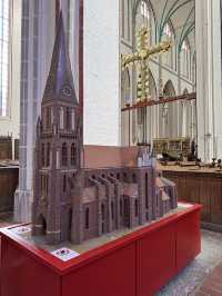 Schwerin Cathedral โบสถ์เงียบสงบใจกลางเมือง