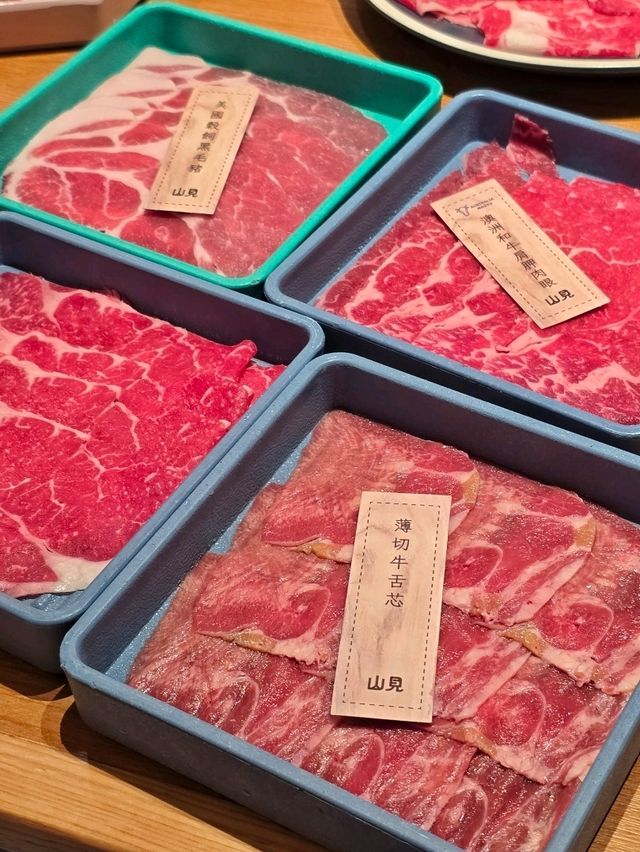 頂級食材火鍋和牛海鮮吃到飽