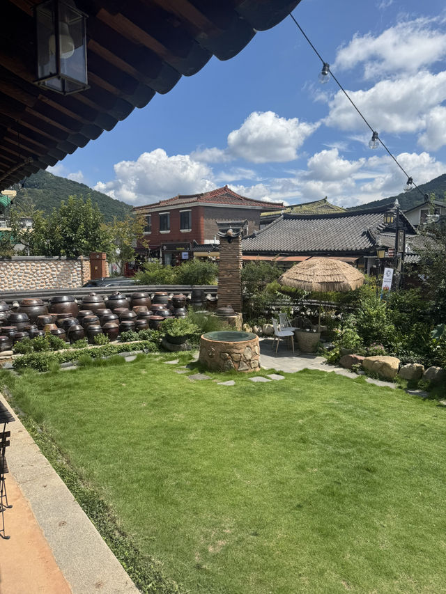 🌿 전주 한옥마을에서 만난 감성 카페 [일삼이이] ✨ 오미자커피