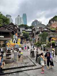 十八梯: Chongqing’s Ultimate Mix of Culture, Shopping, and Sips 🎭🛍️