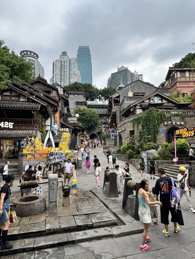 十八梯: Chongqing’s Ultimate Mix of Culture, Shopping, and Sips 🎭🛍️
