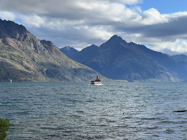 紐西蘭旅遊景點—🌳 Earnslaw Park｜皇后鎮湖畔的悠閒角落