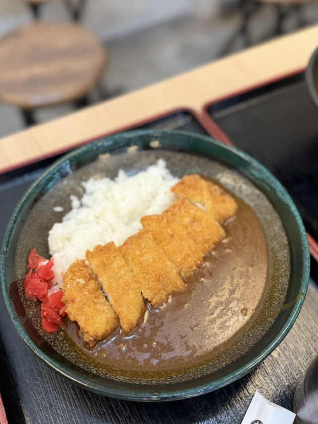 유후인에서 만난 달콤한 카레와 귀여운 시바카페 🍛🐕✨