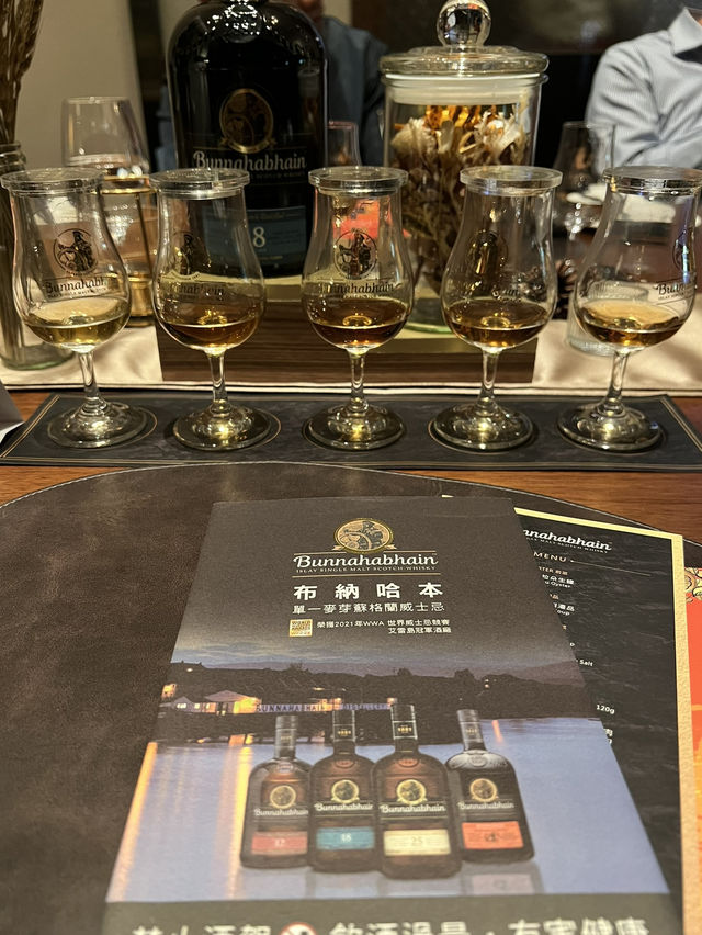 高雄|萬豪酒店鐵板燒——在鏡面長廊走進一場「火與鐵的餐酒秀」🔥🥢 高雄|萬豪酒店鐵板燒——在鏡面長廊走進一場「火與鐵的餐酒秀」🔥🥢