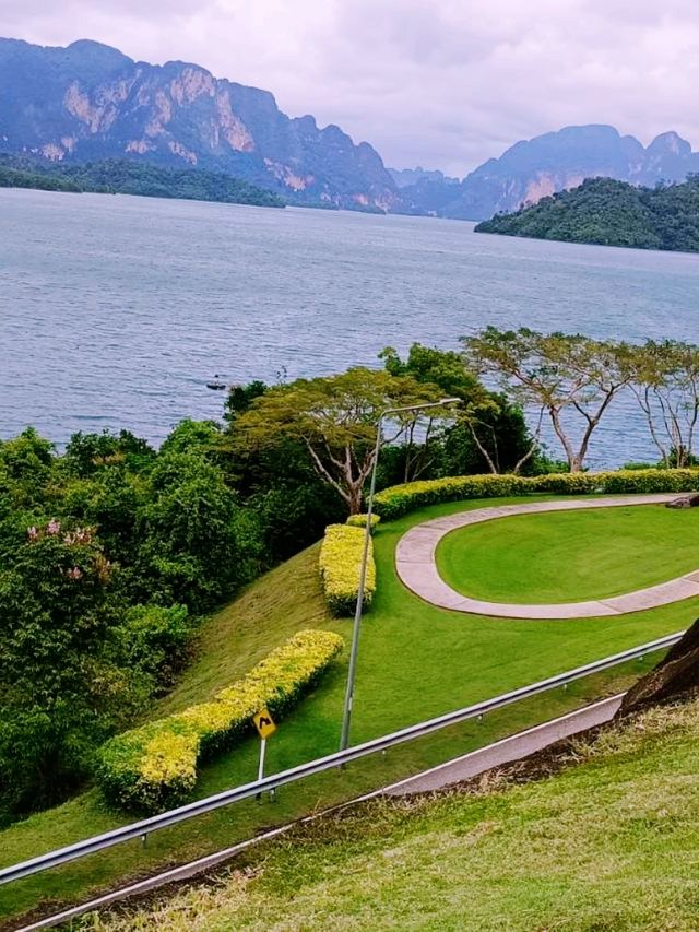 “กุ้ยหลินเมืองไทย” เขื่อนรัชชประภา🫰 “กุ้ยหลินเมืองไทย” เขื่อนรัชชประภา🫰