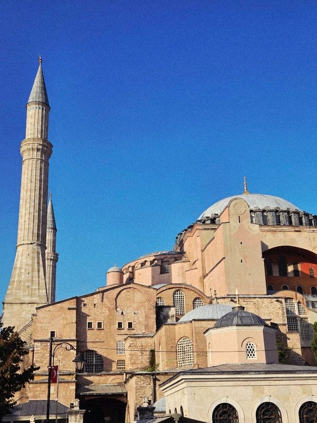 Hagia Sophia, where centuries of culture and faith live side by side 🕌🕊️