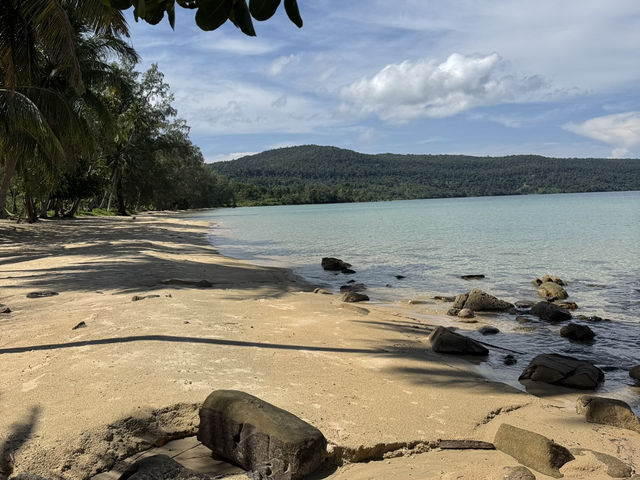 Lonely Beach- Crystal Sands Escape🌊