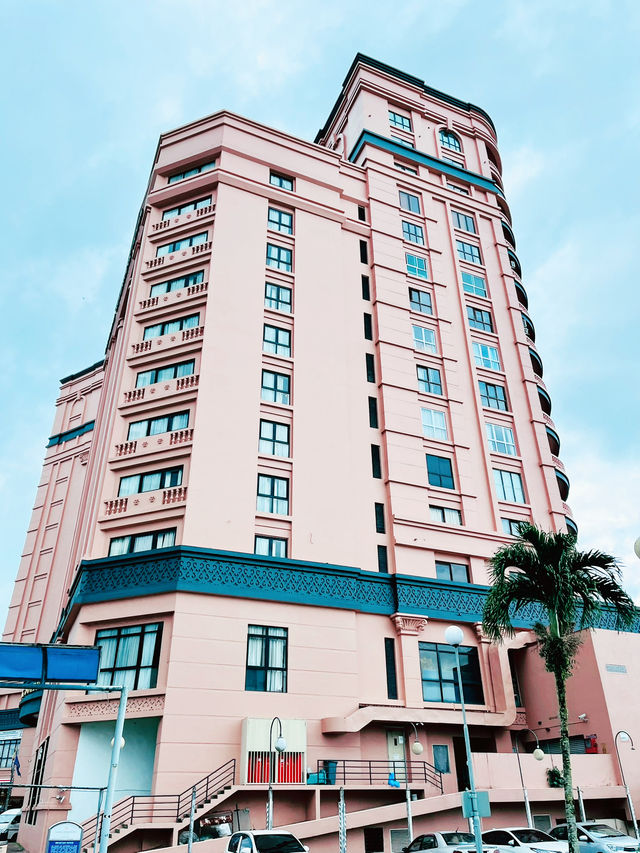 Must-Stay Gem: Imperial Riverbank Hotel & Its Artistic Treasure 