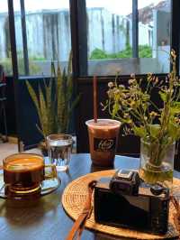 ☕✨ Hood Cafe หาดใหญ่ คาเฟ่บ้านไม้เก่าสุดวินเทจ ✨