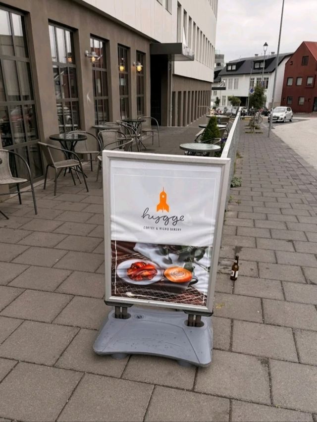 CAFÉ WITH GREAT COFFEE & PASTRIES. CAFÉ WITH GREAT COFFEE & PASTRIES.