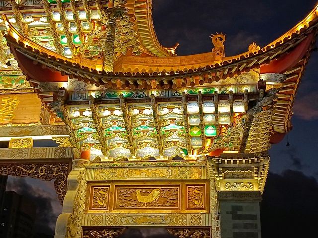 金馬碧雞坊 Jinma Biji Historic site